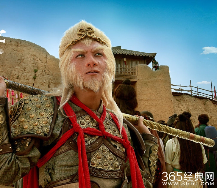 黄子韬挑战特效猴妆 据说画一次一小时