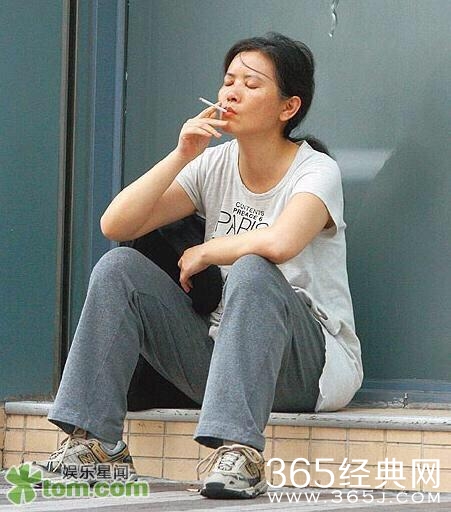 退出香港娱乐圈的明星中，为何卖保险的最多？还有人卖鱼蛋、贴膜