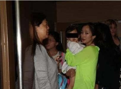 杨幂最近采访透露 今年大量时间都在家陪女儿 还爆黄子韬小秘密