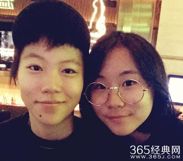 窦唯前妻微博发飙：酒吧卖唱送窦小姐的四合院在哪？