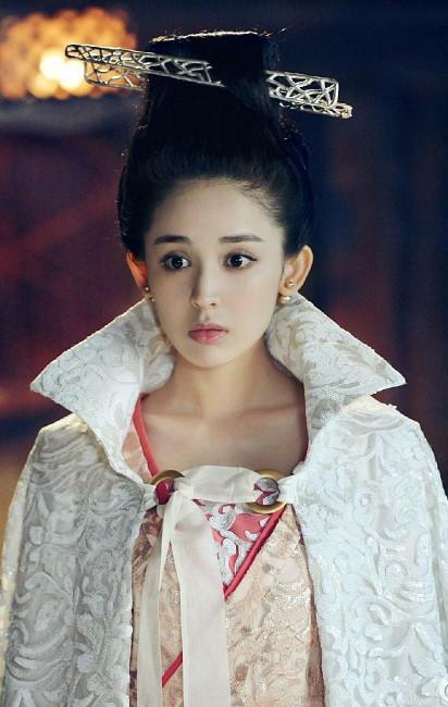 唐嫣和杨幂差了一千万粉丝，刚获影后的马思纯这个粉丝数好尴尬啊