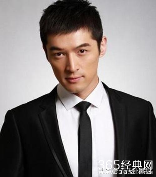 金庸说这位演员终成大器，现今果真火得一塌糊涂，眼光真准