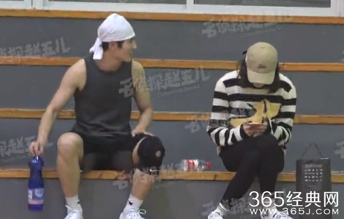 张哲瀚有女朋友是真的吗 张哲瀚陪女友照曝光