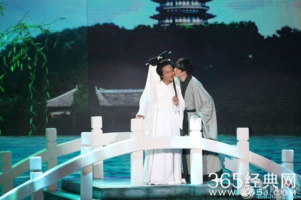 笑星闯地球宋小宝吊威亚 与大张伟演绎白蛇生死恋