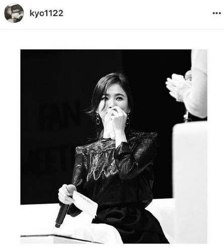 宋慧乔被吐槽老气 出道20年宋仲基递纸巾