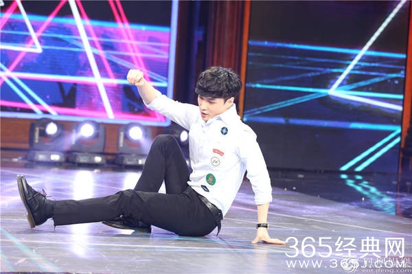 张艺兴天天向上十八般武艺开挂 张艺兴性感舞蹈引尖叫