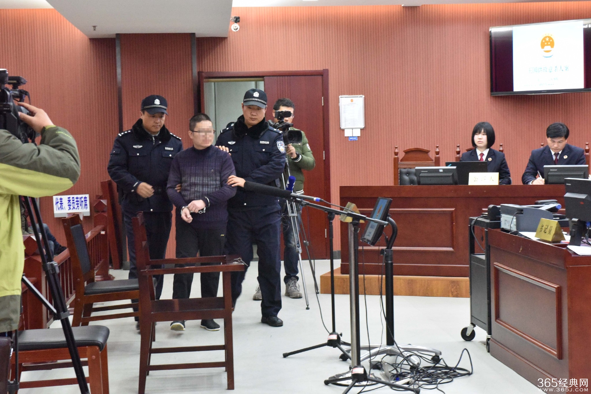 亲生父亲杀女是怎么回事 女儿长期卧病在床被亲生父亲杀害