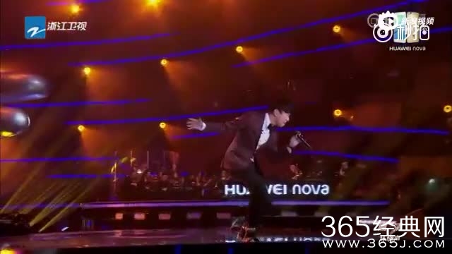 林俊杰突袭高中同学婚礼 网友：同学孩子都生了林俊杰还上网吧打dota