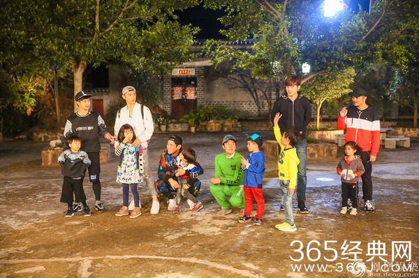 爸爸去哪儿第四季嫌弃兄弟大反转 田亮张伦硕互怼变互补