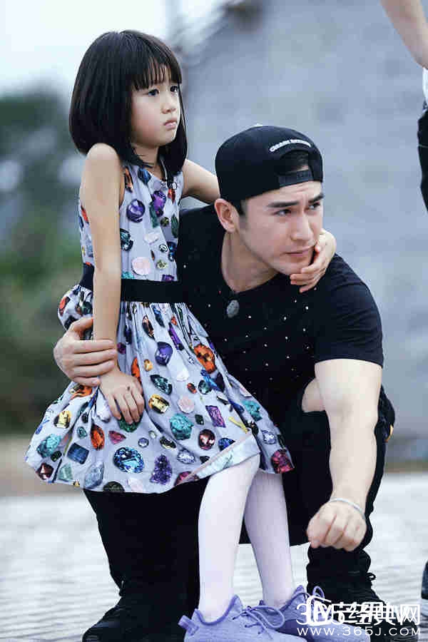 爸爸去哪儿第四季考拉安慰庆庆说我家没屋顶