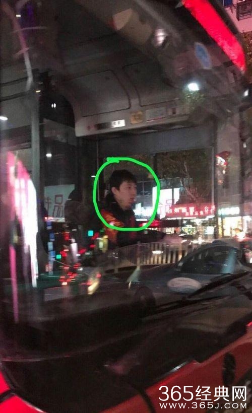 公交车司机撞脸王思聪是怎么回事 撞脸王思聪的公交司机照片