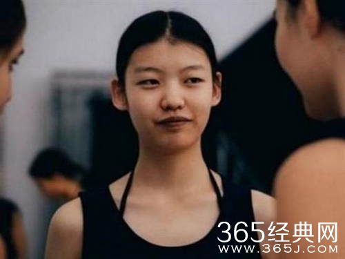 中国少女获赞万年一遇东方美人 网友称难苟同