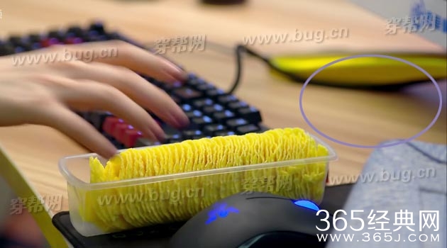 杨幂亲爱的翻译官竟然发现穿帮镜头