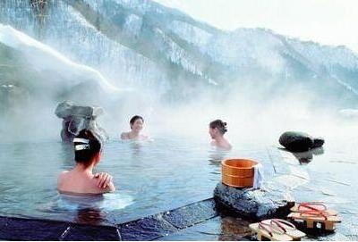 女客泡温泉遭直播是怎么回事 女客泡温泉遭直播图