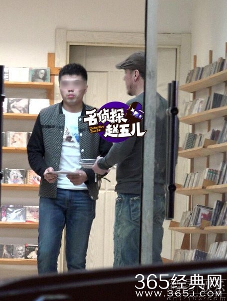 杨坤被曝夜会神秘美女是真的吗 杨坤被曝夜会神秘美女被抓拍照片