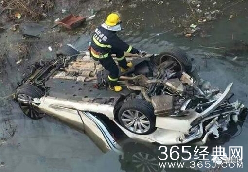 李福成孙子出车祸现场图片视频 李旭家庭背景身价