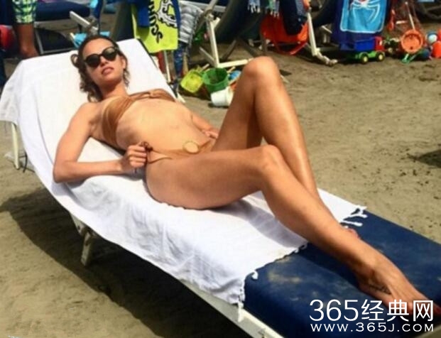 27岁女模恋上73岁主唱 玛莎-鲁坚科（Masha Rudenko）资料照片