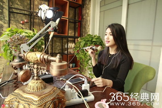 当主播收入怎么样 空姐转行当主播月入5万是真的吗