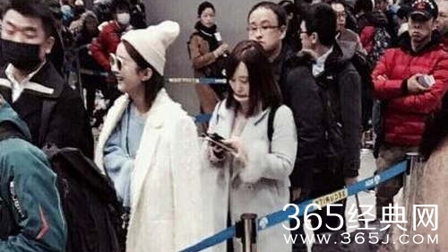 赵丽颖坐经济舱排队怎么没被认出来 赵丽颖坐经济舱排队周围人什么反应