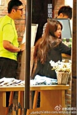 薛凯琪富二代男友邓浩基资料背景 传已秘恋三年