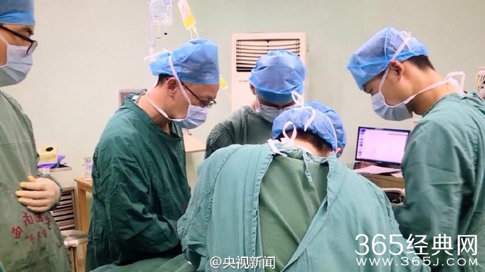 为救父全身烧伤的佳佳伤势如何 为救父全身烧伤的佳佳再次挺过手术难关