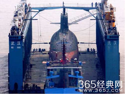 美军核潜艇高速撞山：98人受伤 场景如屠宰场