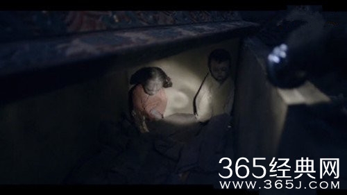 鬼吹灯之精绝古城小孩鬼魂是怎么回事 鬼吹灯之精绝古城红毛僵尸到底是什么