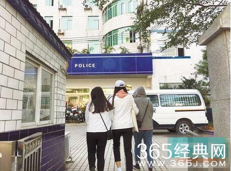 班主任邱磊照片资料遭扒 袭胸摸臀强搂8名女大学生
