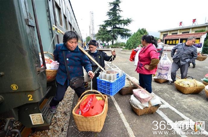 京广线上最暖心列车 菜农免费乘坐一年省两三千路费