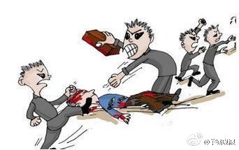 流浪老人写字楼下生火取暖 遭4名保安群殴致死