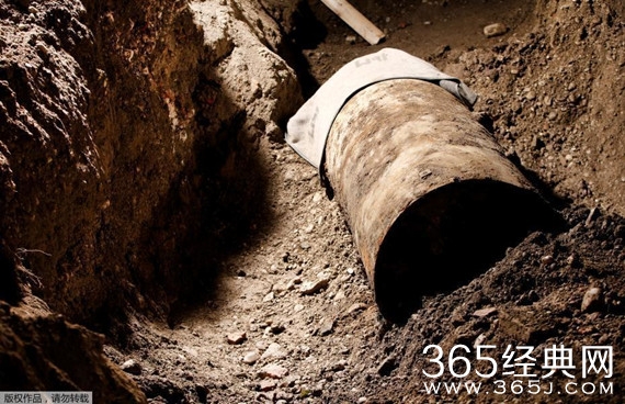 德国发现二战巨型炸弹 5.4万民众疏散