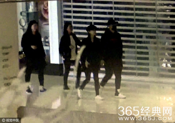 黄晓明带怀孕Baby有什么娱乐 黄晓明牵大肚Baby看午夜场电影