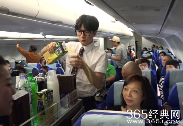 我们的挑战黄晓明薛之谦变空乘 我们的挑战薛之谦手滑橙汁喷乘客