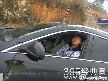 男子持境外驾照上路竟不知违法：我有美国驾照