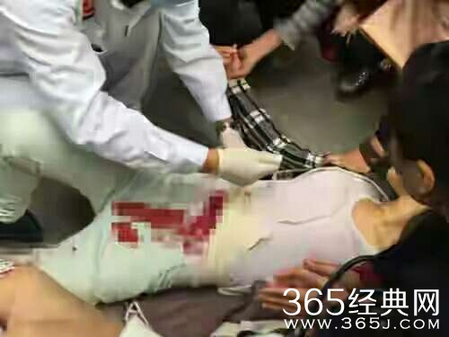 女子分手被捅8刀是真的吗 女子分手被捅8刀鲜血淋漓现场图