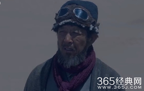 鬼吹灯之精绝古城胡八一给安力满说了什么才同意进沙漠