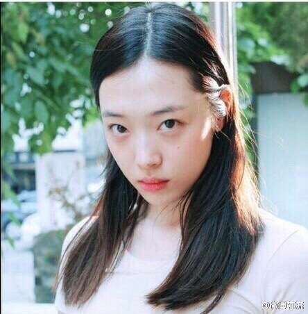 雪莉发图文怒怼恶评：适可而止 或是看看我美丽的脸