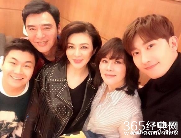 关之琳恋上小24岁周觅是真的吗 关之琳否认恋上小24岁周觅