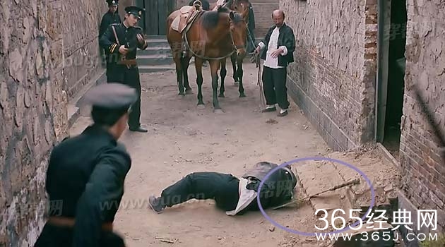 吴樾主演的黄金血道中居然发现好多穿帮镜头