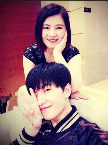 杨洋妈妈长什么样 杨洋妈妈首曝光