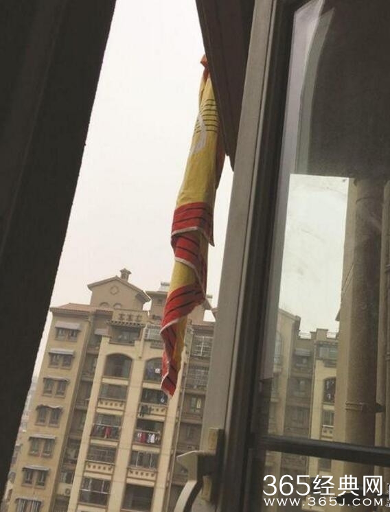 男子在女同事家坠楼现场照片 为什么窗台上挂床单