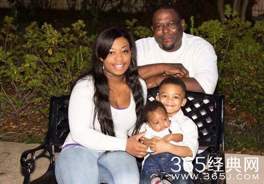 美国一网红直播时猝死 网友在线围观视而不见