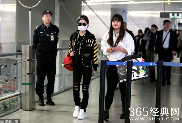 赵丽颖高速遇临检不下车现场图片 遭警察痛批