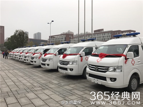 正能量满满 张艺兴捐赠救护车派往贫困县