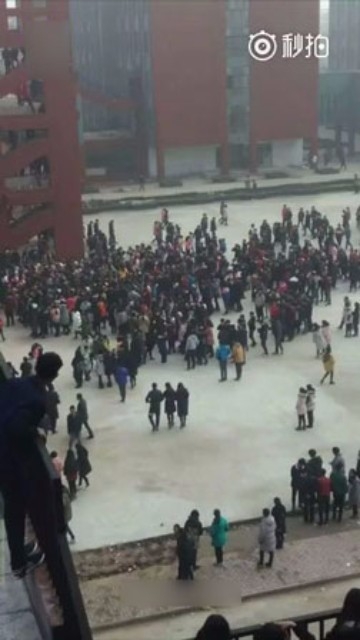 嫌食堂价格高 河南高中学生干部带300名学生抗议