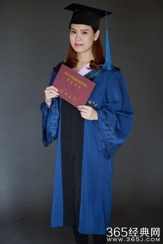 女青年深夜坠亡男同学家 家属发现蹊跷