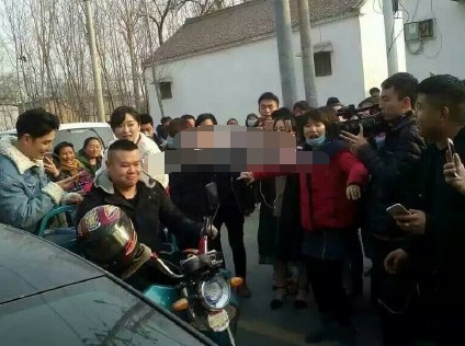 岳云鹏参加表弟婚礼 岳云鹏表弟是谁