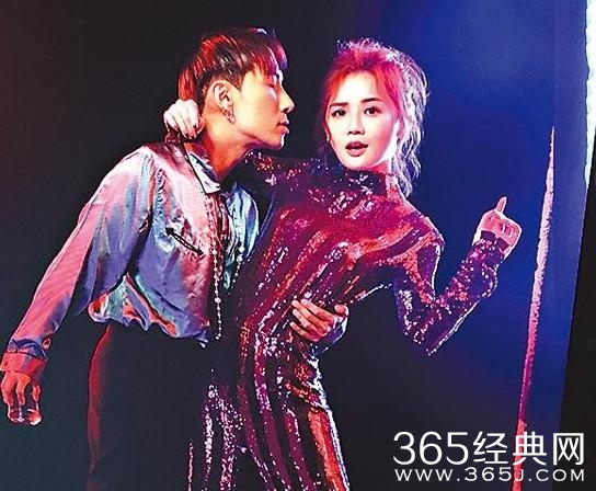 阿sa携异性好友亲密共舞照片 和阿sa亲密共舞的吸引好友是谁