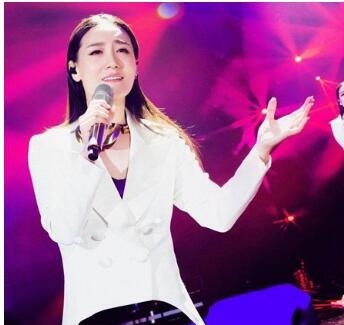 谭晶为什么退出歌手5 歌手5谭晶老公邓中翰惊人背景曝光