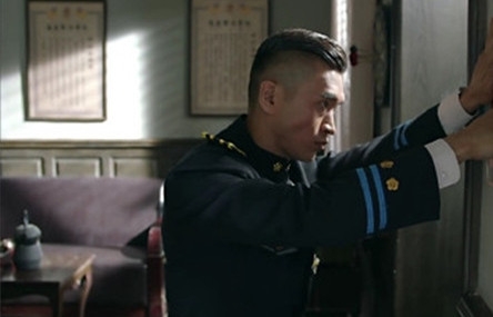 剃刀边缘白冷晨抱着的旗袍女是谁 剃刀边缘白冷晨和厅长金夫人是什么关系